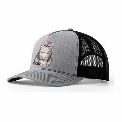 Exotic Shorthair Seated Portrait Realistic Cat Portrait Trucker Hat – Sport Grey Black