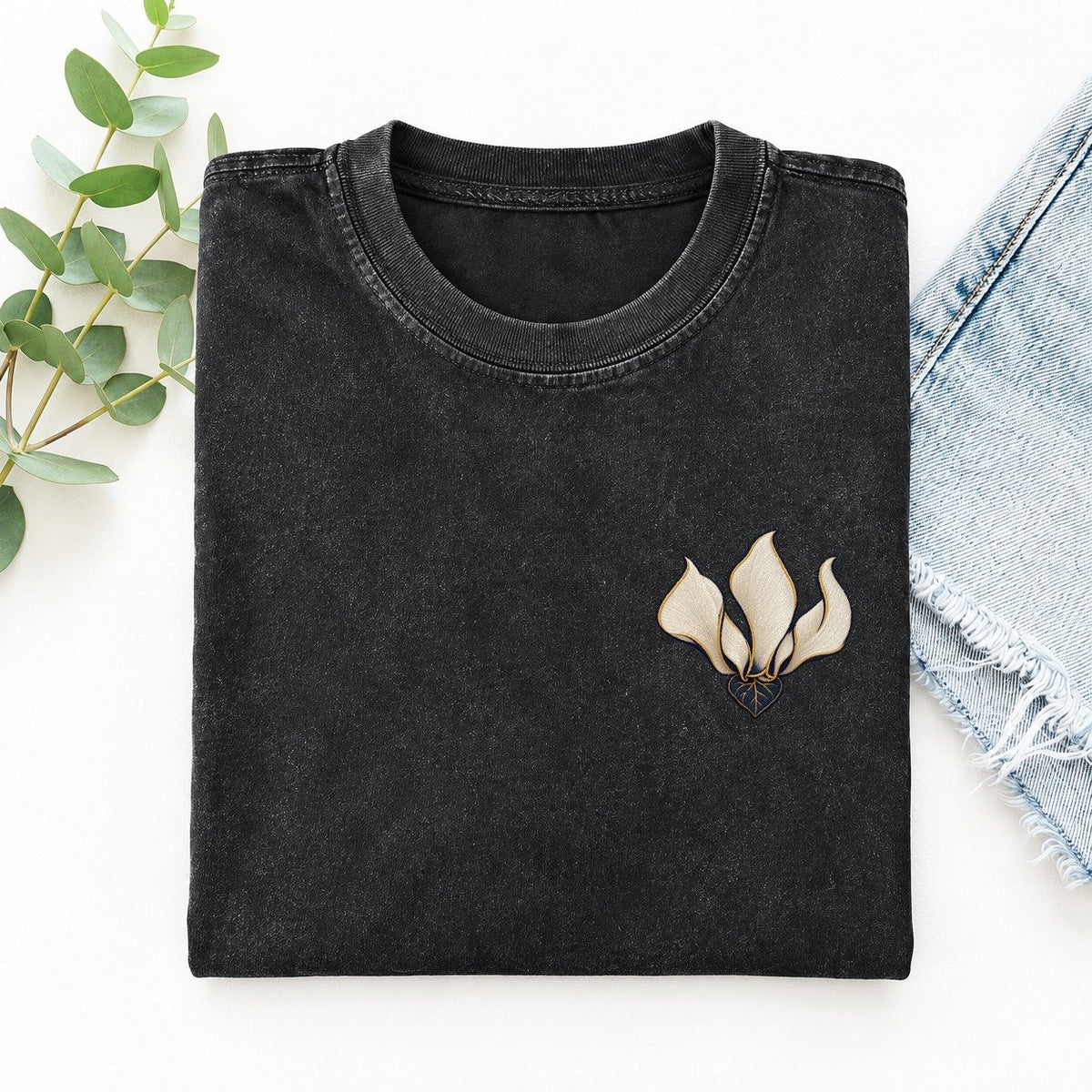 Cyclamen Petal Sweep Left Chest Vintage T-shirt – Black