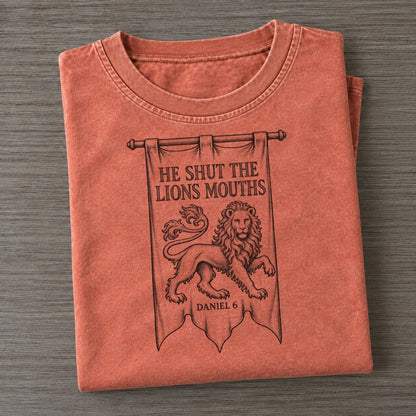 He Shut The Lions Mouths Beast And Banner Vintage T-shirt – Terracotta