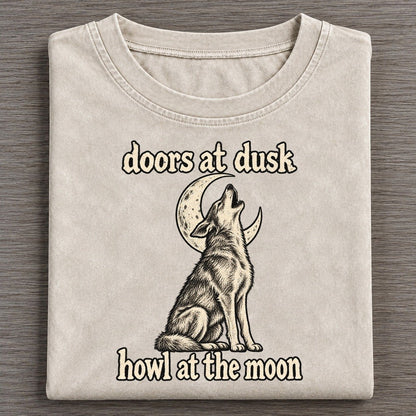 A Coyote Lean Mixed Breed Sitting Upright With Its Head Thrown Back In A Howl Bark For Me Vintage T-shirt – Off White