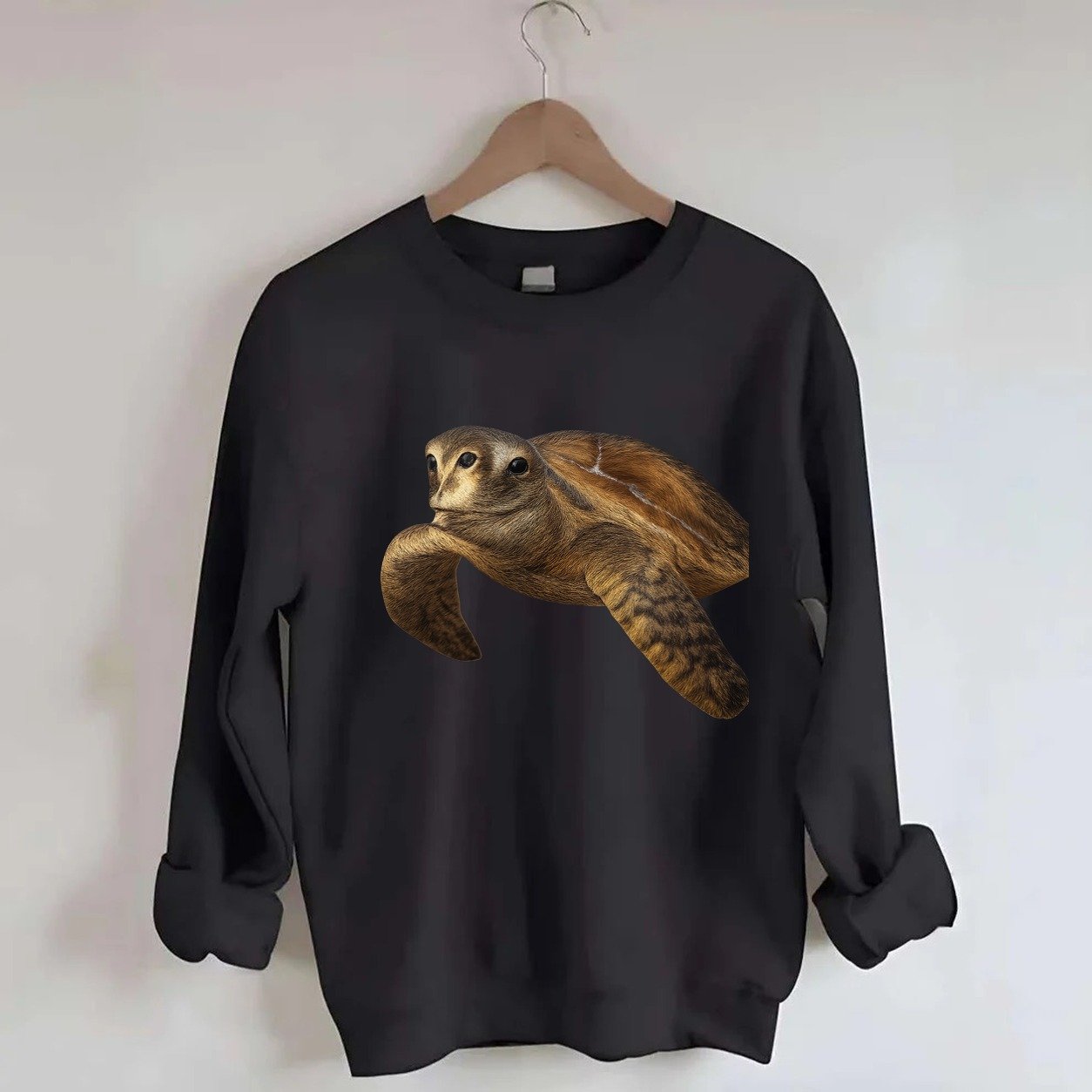 Sea Turtle Portrait Design Crewneck Sweatshirt – Black