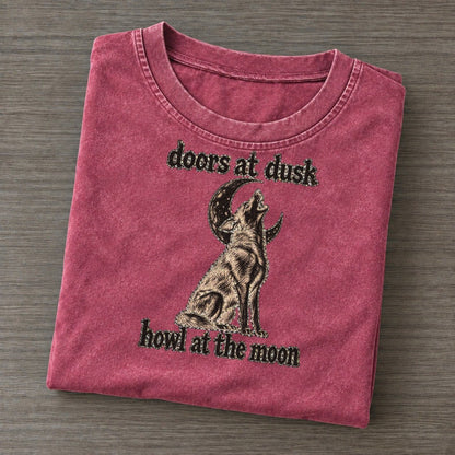 A Coyote Lean Mixed Breed Sitting Upright With Its Head Thrown Back In A Howl Bark For Me Vintage T-shirt – Raspberry