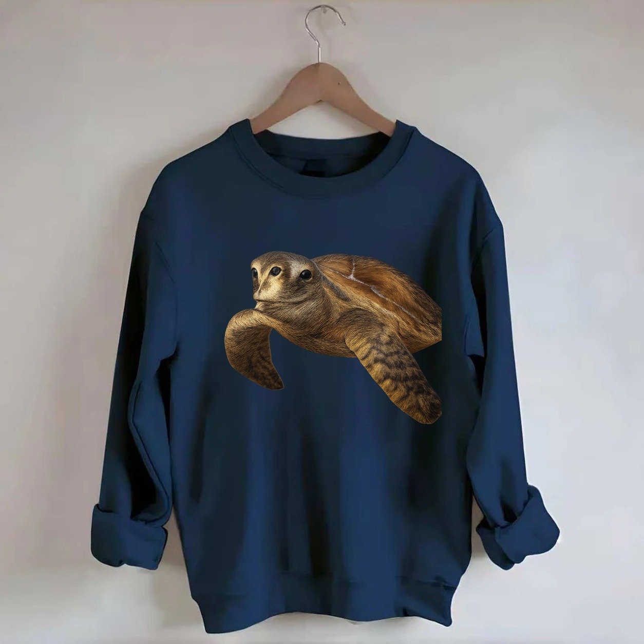 Sea Turtle Portrait Design Crewneck Sweatshirt – Navy