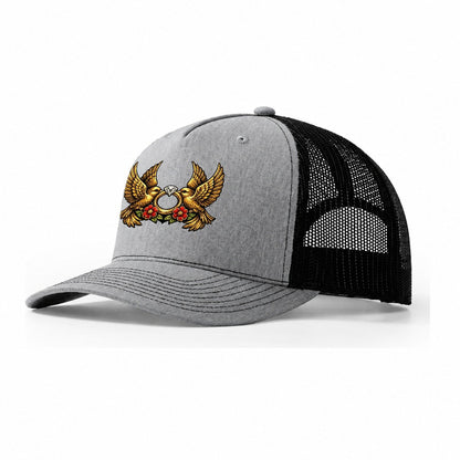 Claddagh Symbol Trucker Hat – Sport Grey Black