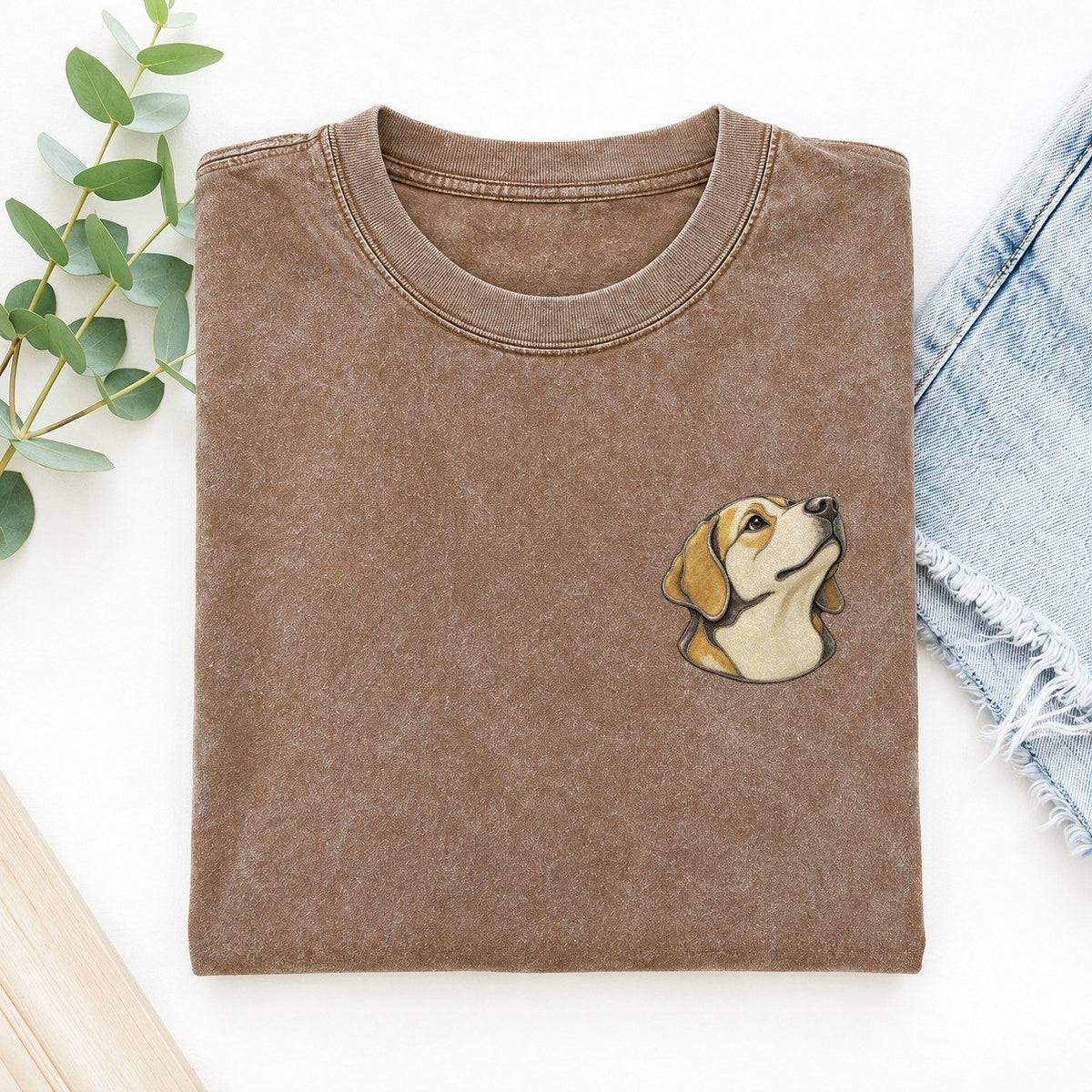 Labrador Looking Up Keepsake Emblem Left Chest Vintage T-shirt – Brown