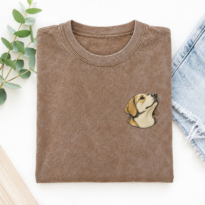 Labrador Looking Up Keepsake Emblem Left Chest Vintage T-shirt – Brown