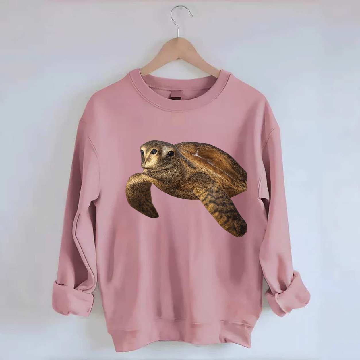 Sea Turtle Portrait Design Crewneck Sweatshirt – Pink