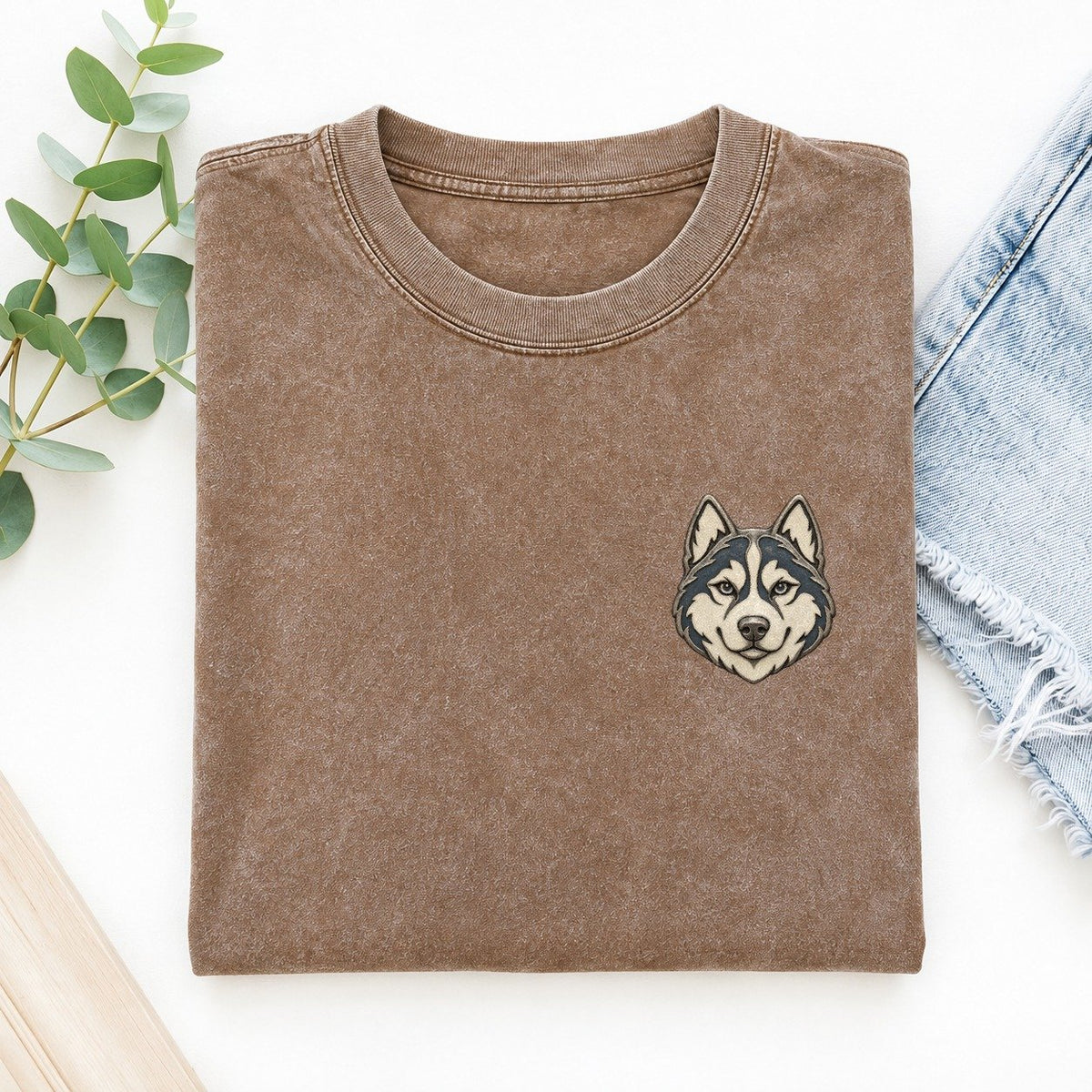 Husky Forward Ears Keepsake Emblem Left Chest Vintage T-shirt – Brown