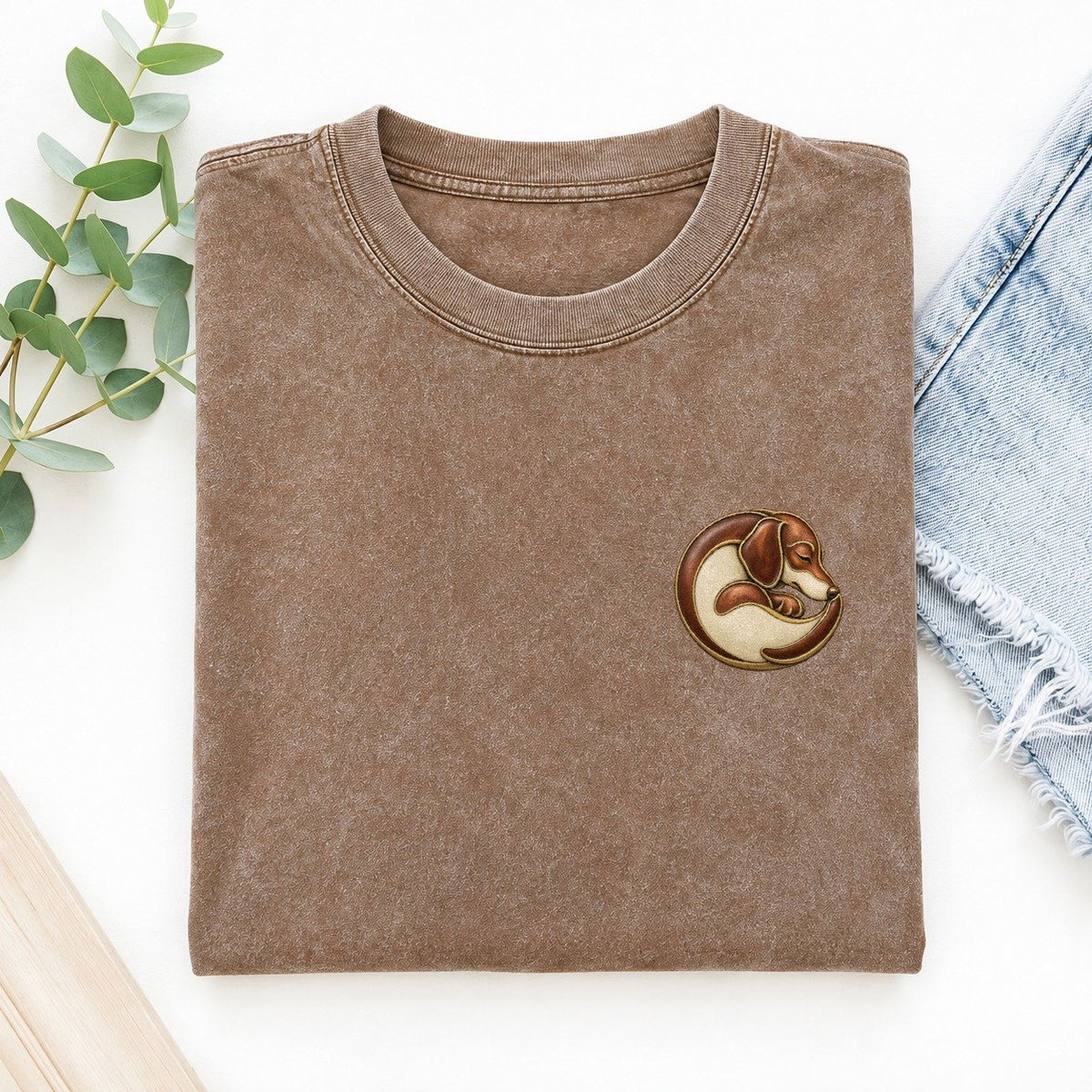 Dachshund Spiral Rest Keepsake Emblem Left Chest Vintage T-shirt – Brown