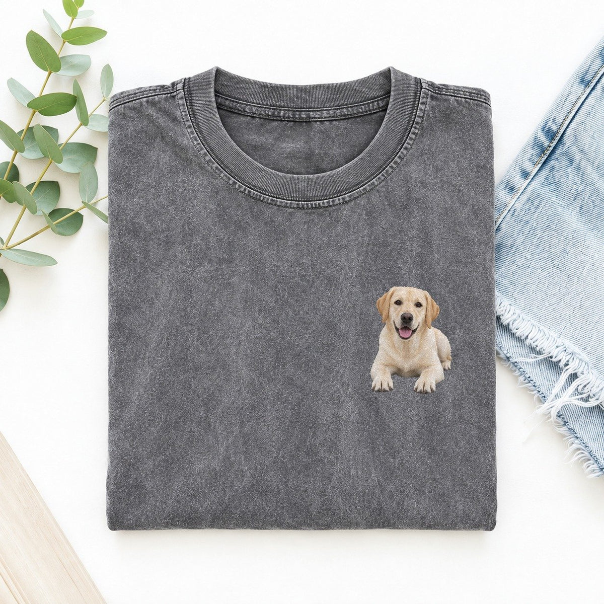 Labrador Lying Down Left Chest Vintage T-shirt – Grey