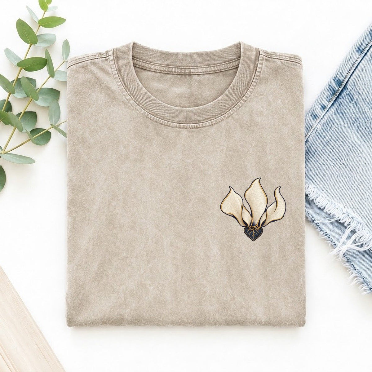 Cyclamen Petal Sweep Left Chest Vintage T-shirt – Off White