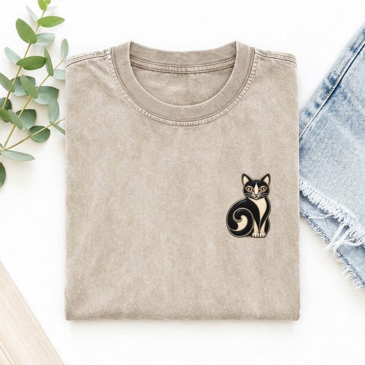 Black Cat Tail Curl Keepsake Emblem Left Chest Vintage T-shirt – Off White
