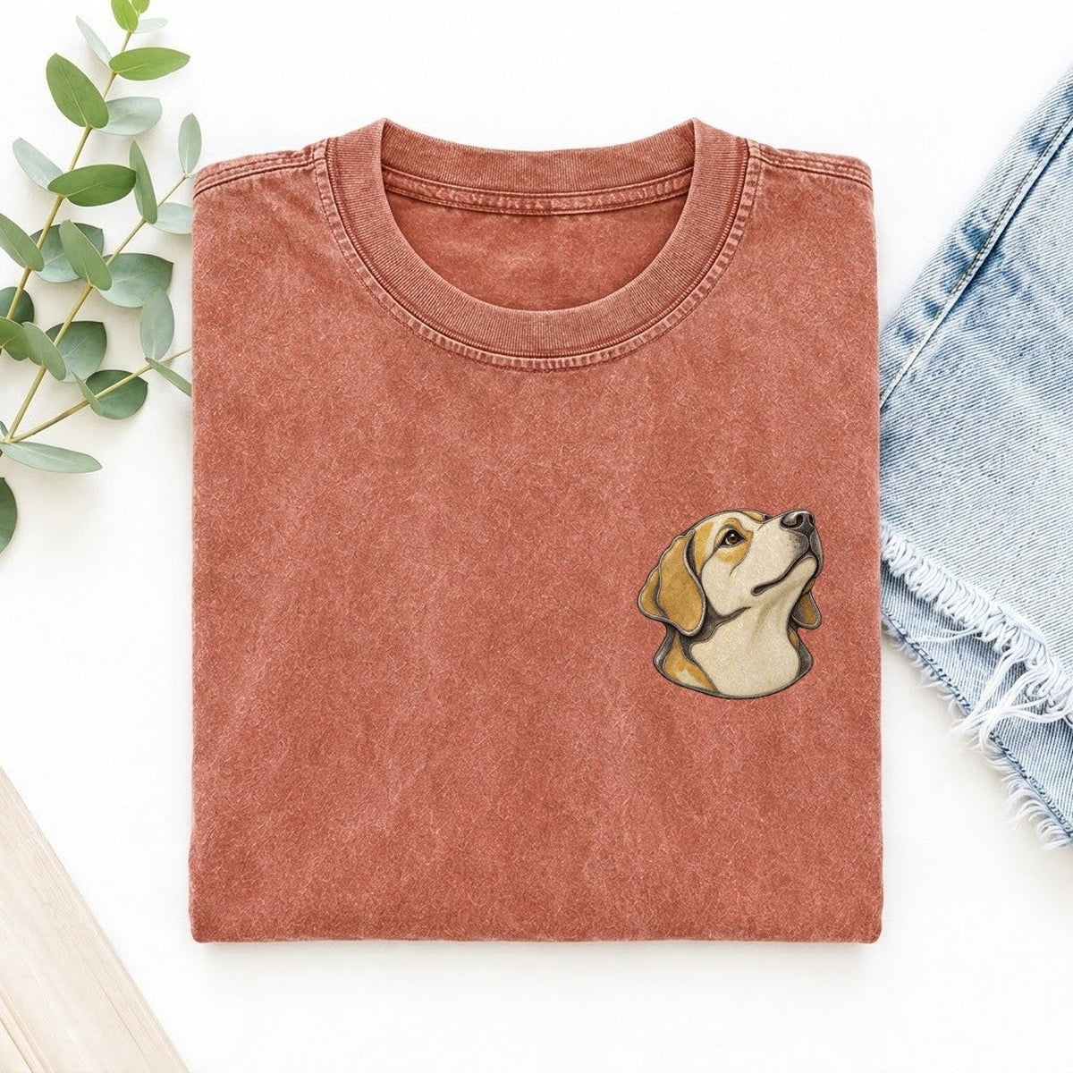 Labrador Looking Up Keepsake Emblem Left Chest Vintage T-shirt – Terracotta