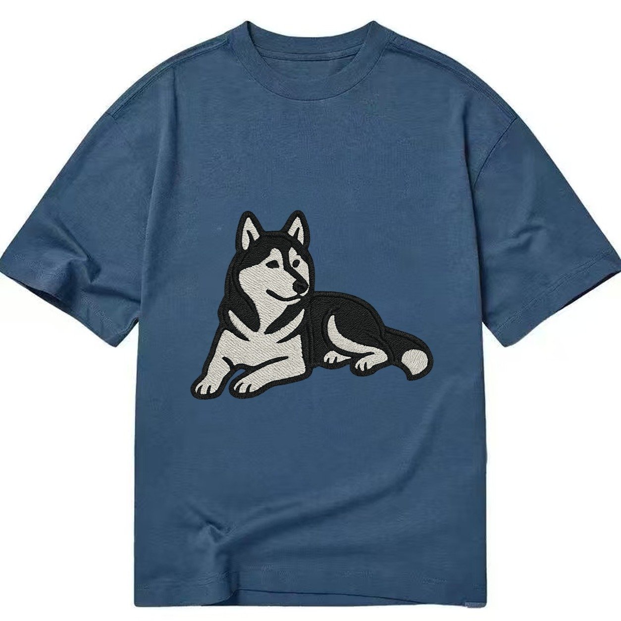 Siberian Husky Black And White Relaxed Lying Down With Head Classic T-shirt – Twilight Navy