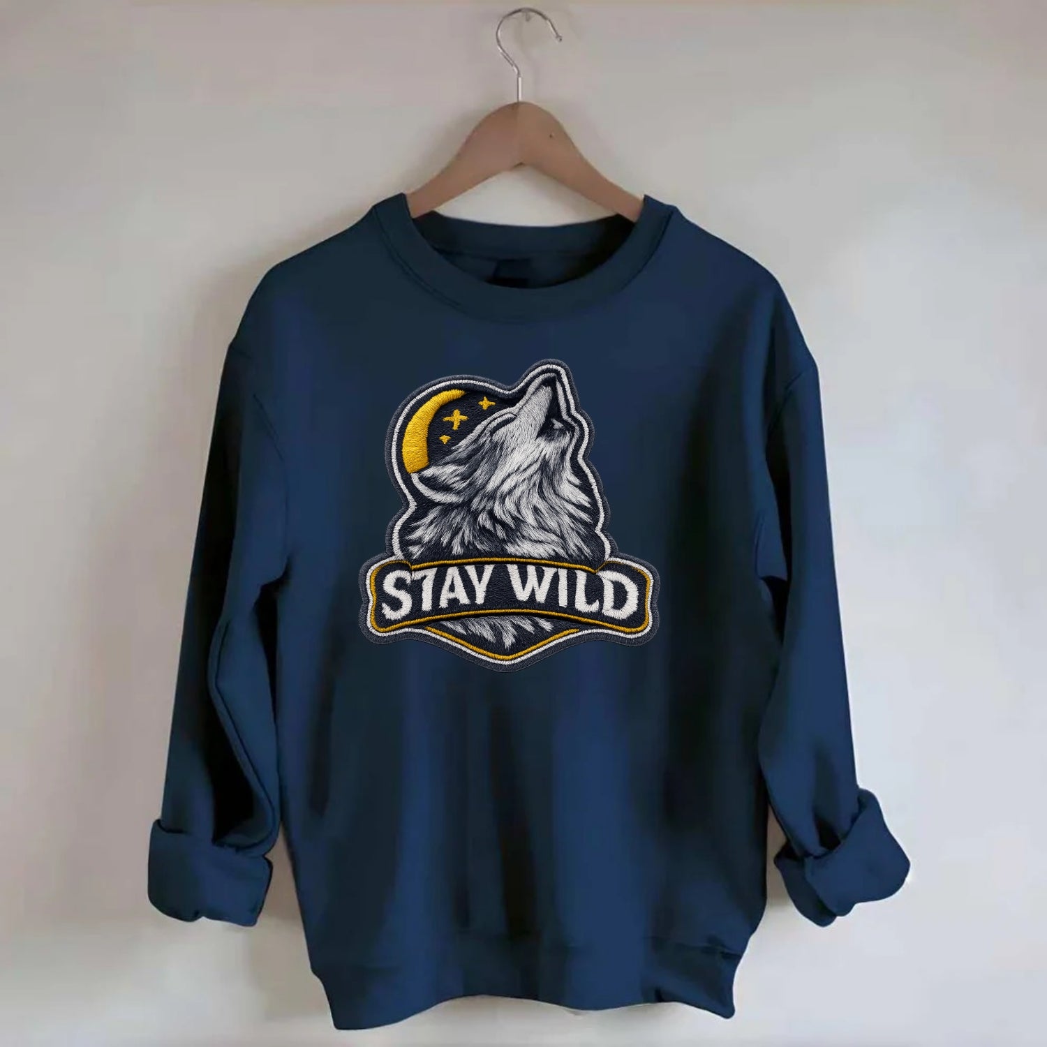 STAY WILD - wolf with text in gray , free spirit - Crewneck Sweatshirt - navy