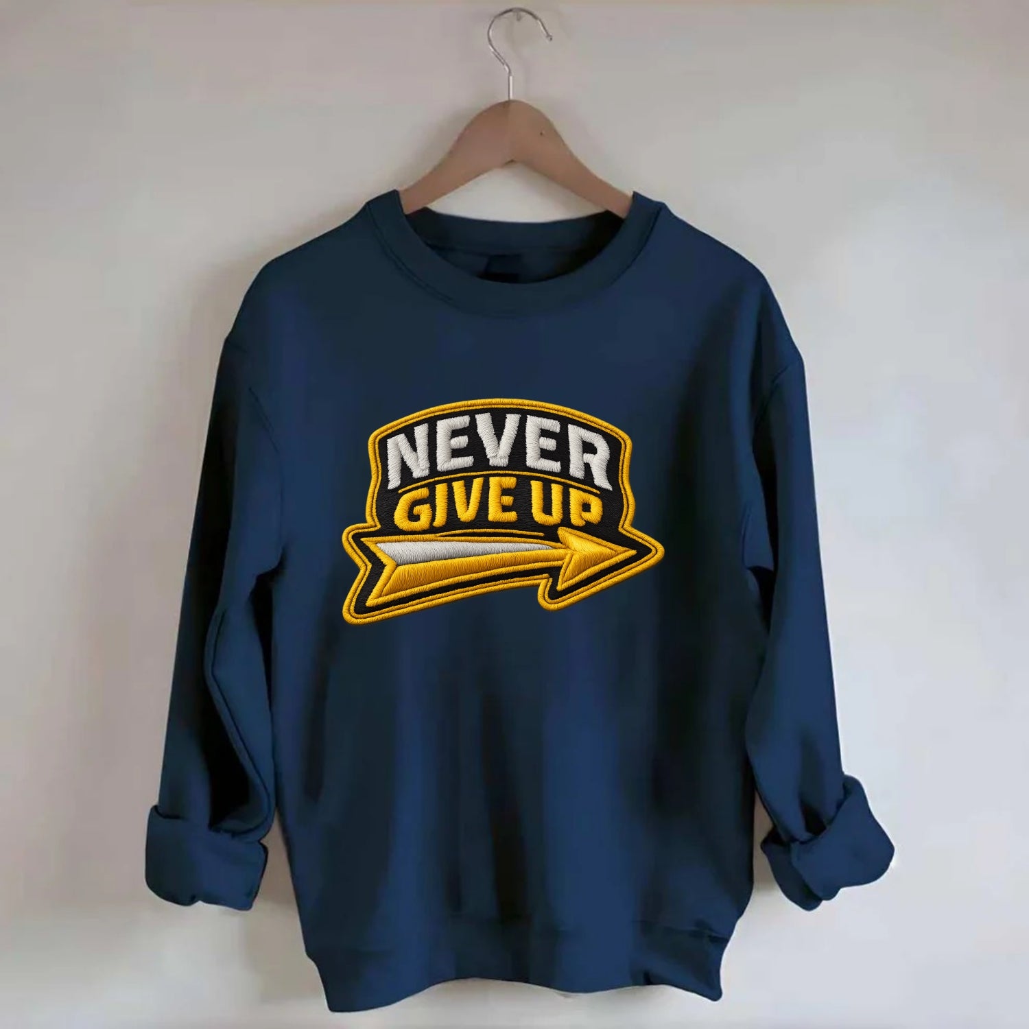 NEVER GIVE UP - bold text with arrow in gold , determination - Crewneck Sweatshirt - navy