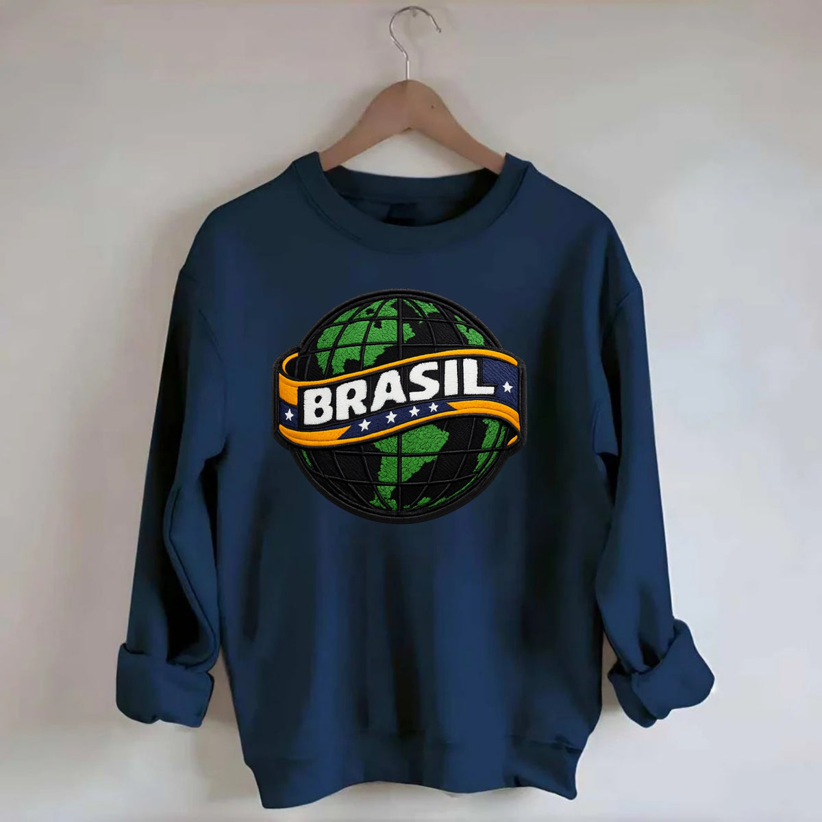 BRAZILIAN FLAG GLOBE - green globe with banner in green yellow blue , Brasil - Crewneck Sweatshirt - navy