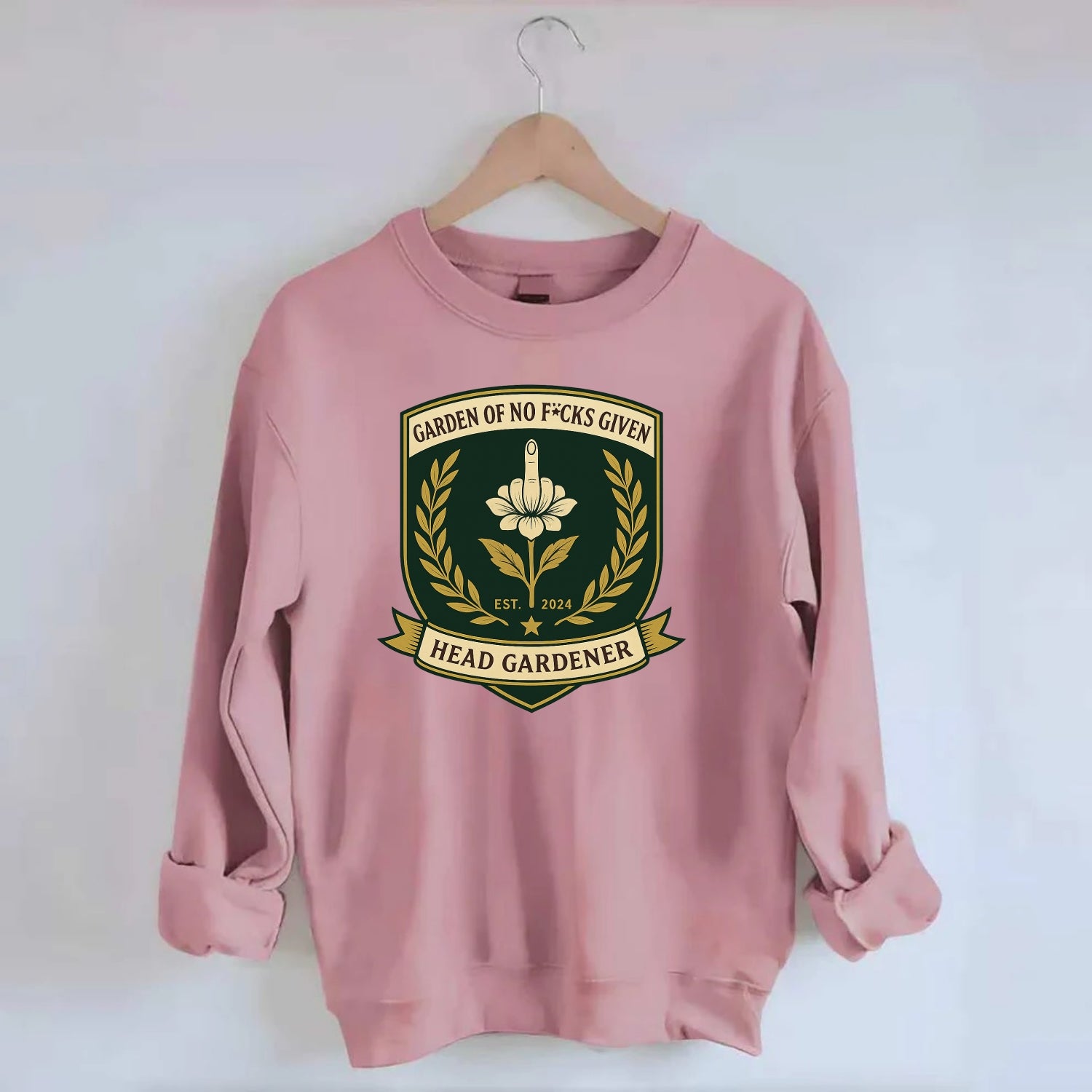 Shield with middle finger flower - "Garden of No F*cks Given - Head Gardener" - Crewneck Sweatshirt - pink