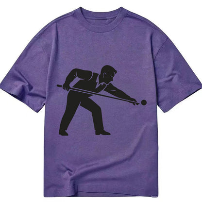 Pool player lining up shot - Classic T-shirt – Purple