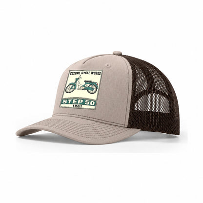 Suzume Step 50 Showa Speed Plates Trucker Hat – Khaki Brown