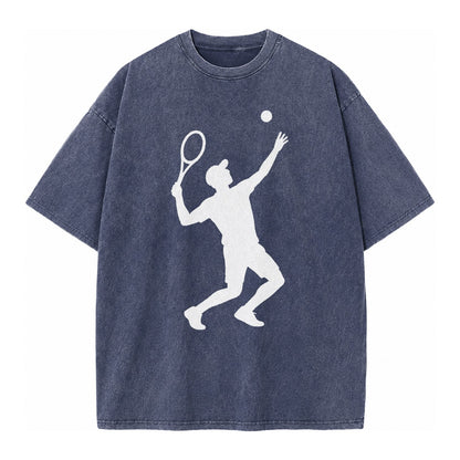 Tennis player serving powerful shot - Vintage T-shirt – Blue