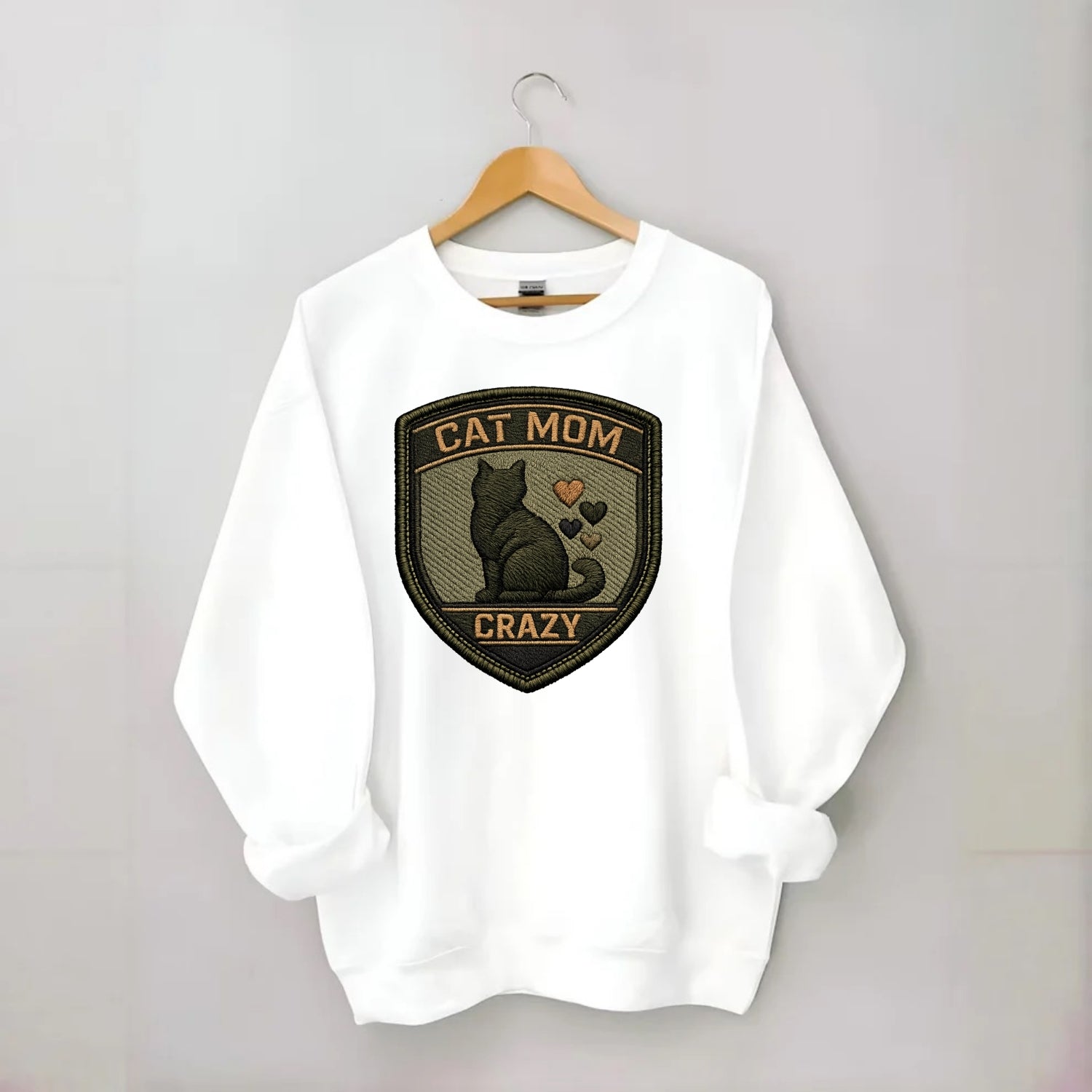 CAT MOM CRAZY - cat silhouette with hearts in purple , cat lady - Crewneck Sweatshirt - white