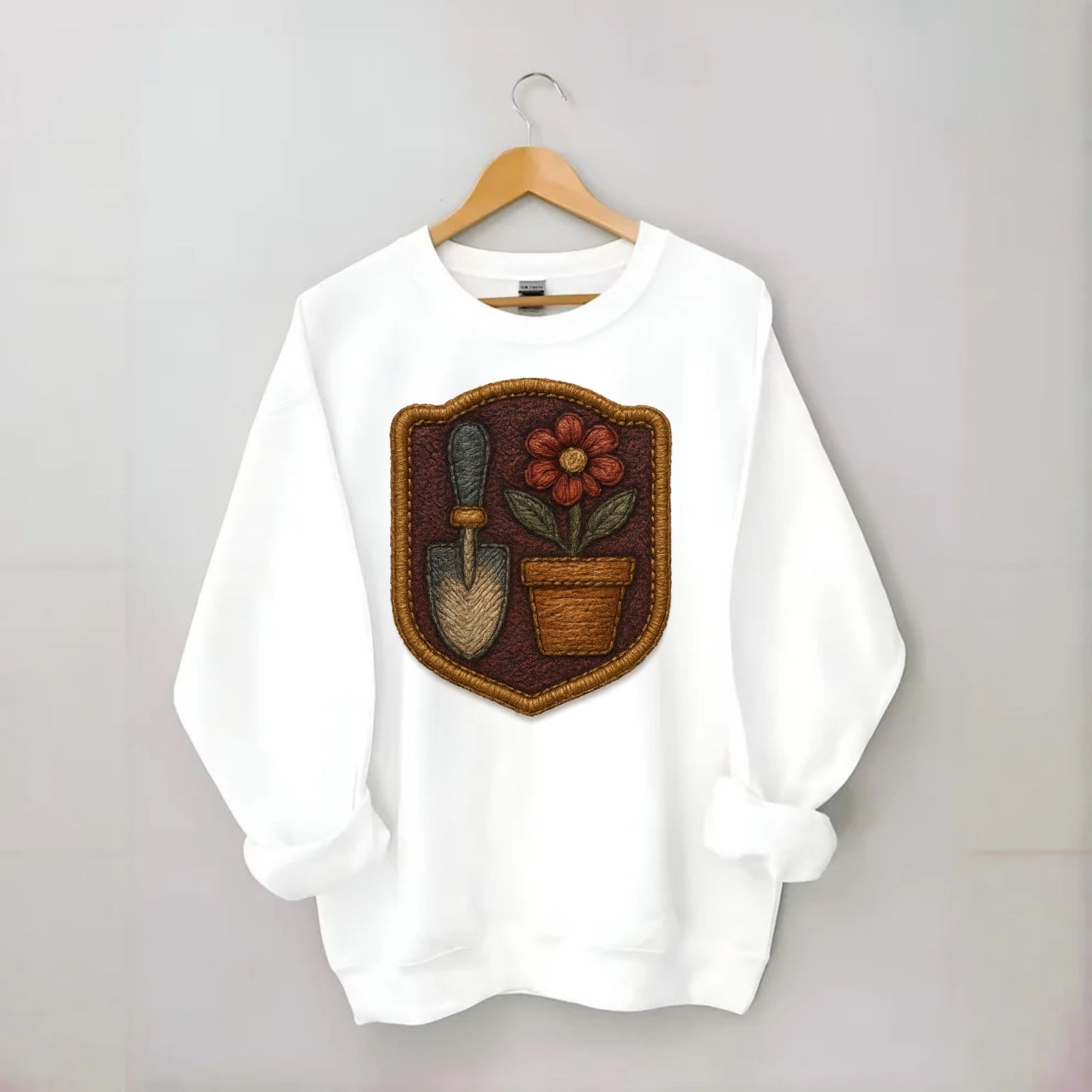 Garden trowel with flower pot - gardener badge - Crewneck Sweatshirt - white