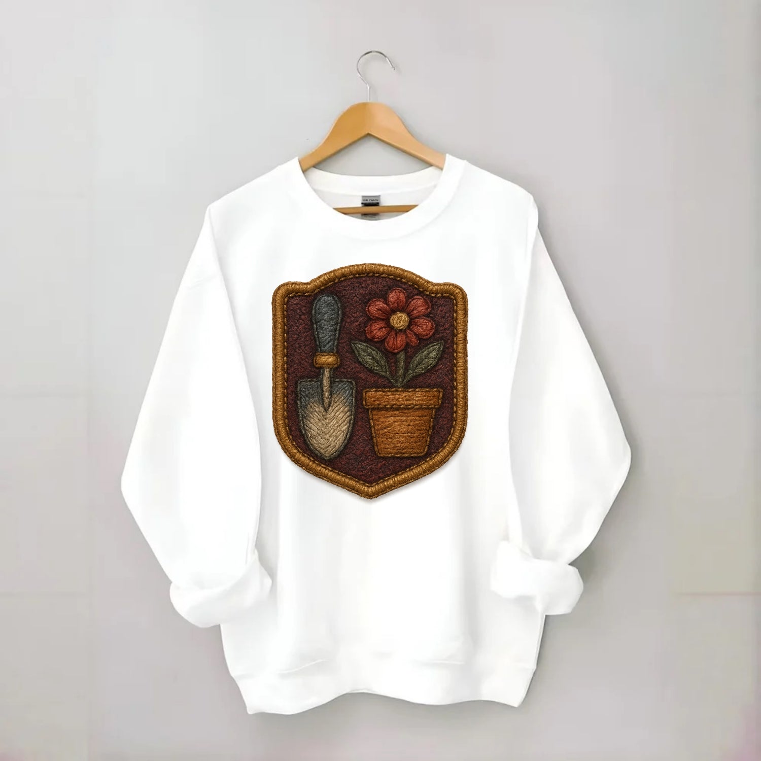 Garden trowel with flower pot - gardener badge - Crewneck Sweatshirt - white