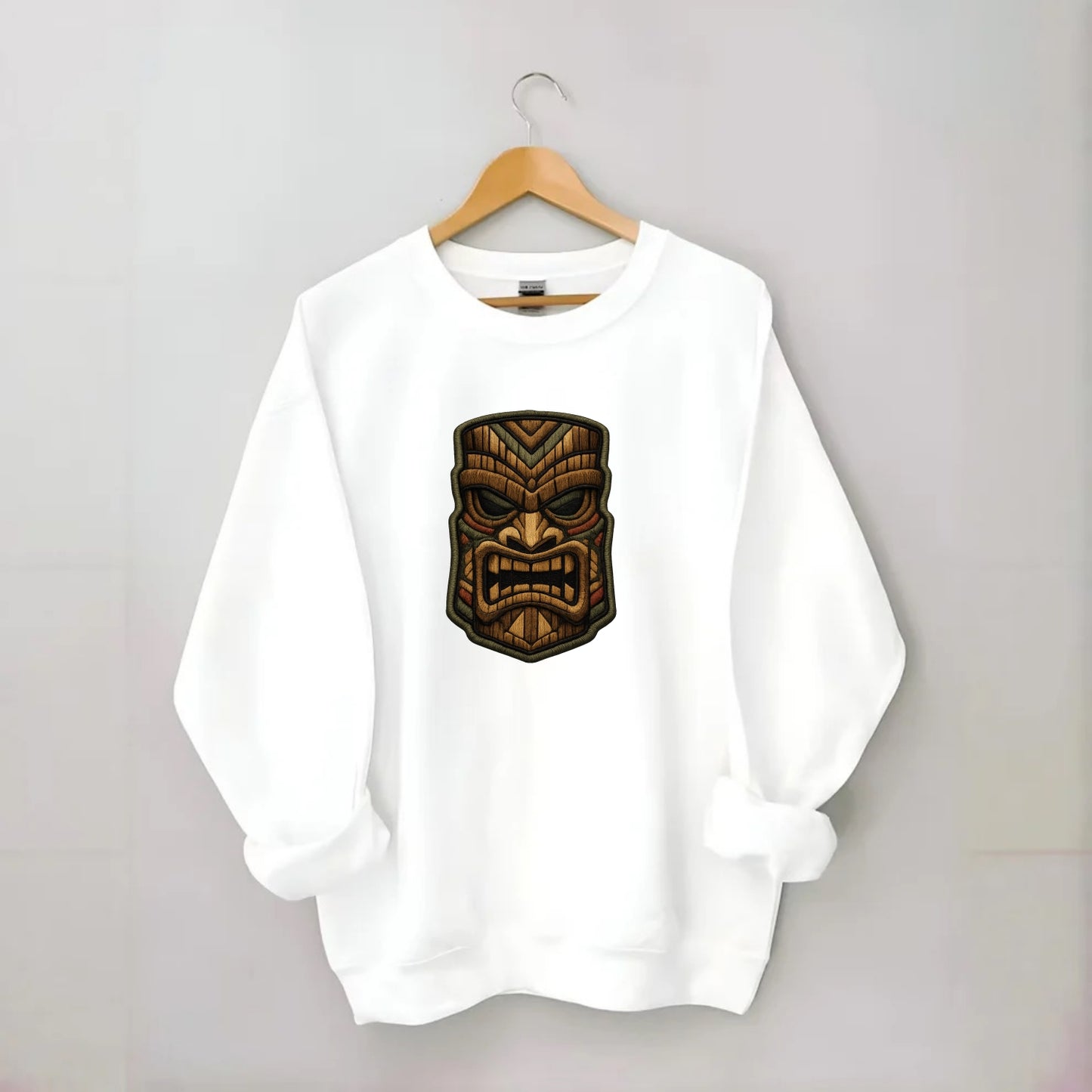 TIKI MASK - carved totem in brown and red , Polynesian - Crewneck Sweatshirt - white