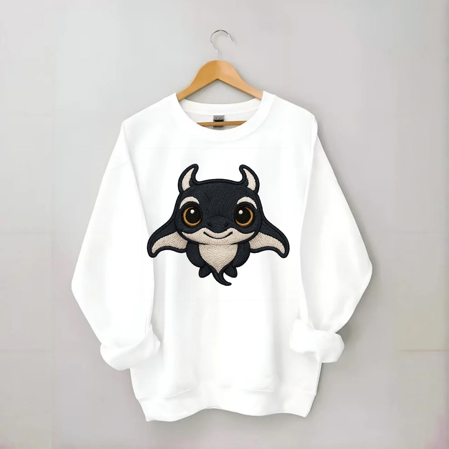 Baby Manta Ray - dark with white markings, cephalic fins, gentle eyes, - Crewneck Sweatshirt - white