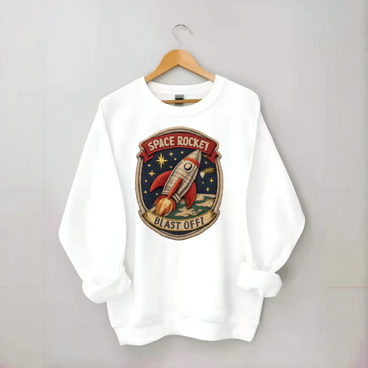 RETRO ROCKET - 1950s space rocket in silver and red , atomic age - Crewneck Sweatshirt - white