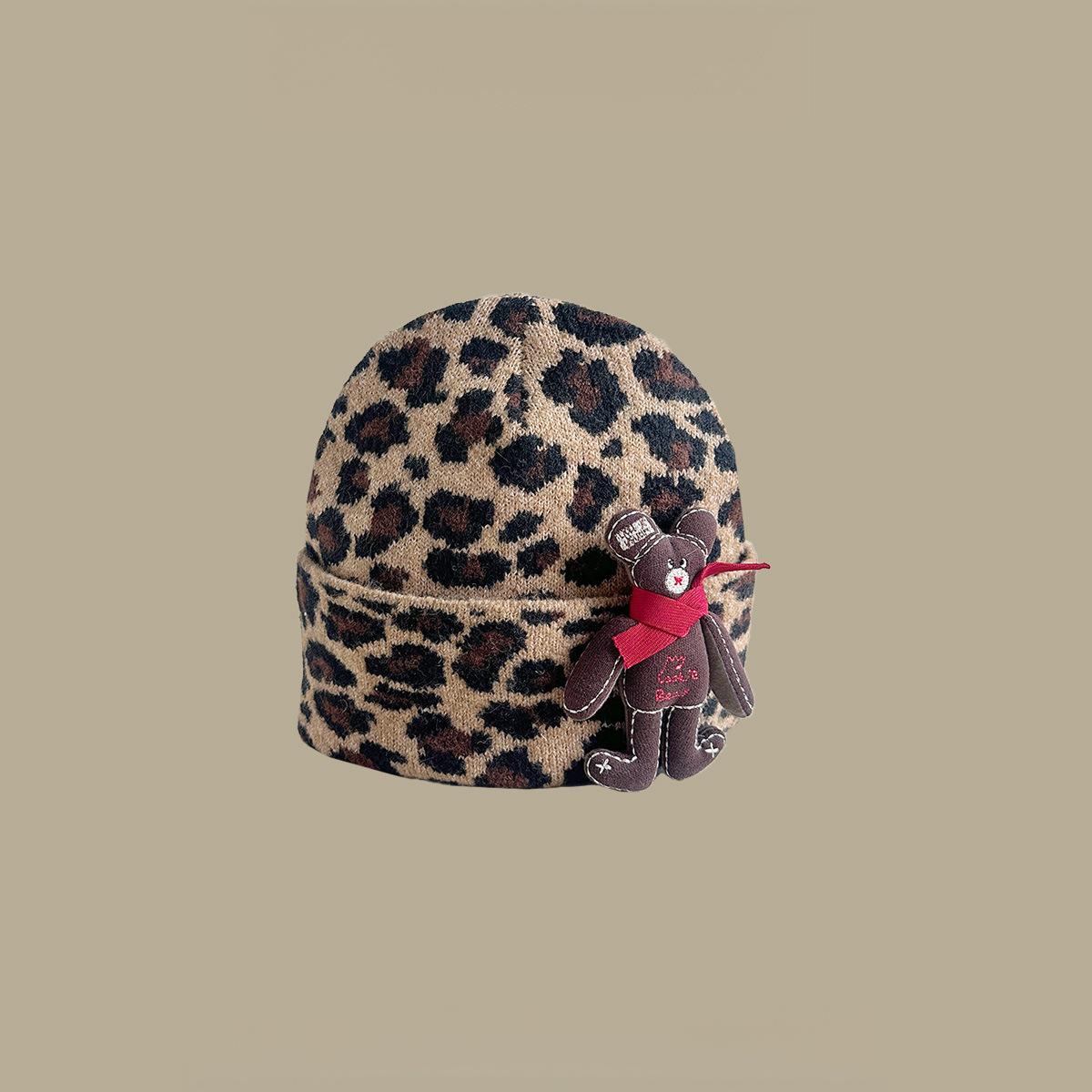 Women'S Leopard Print Beanie With Ear Flaps - Scarf Big Bear